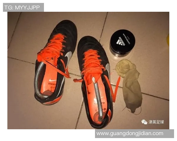 怀旧风潮再起老式疙瘩足球鞋带你重温经典绿茵岁月