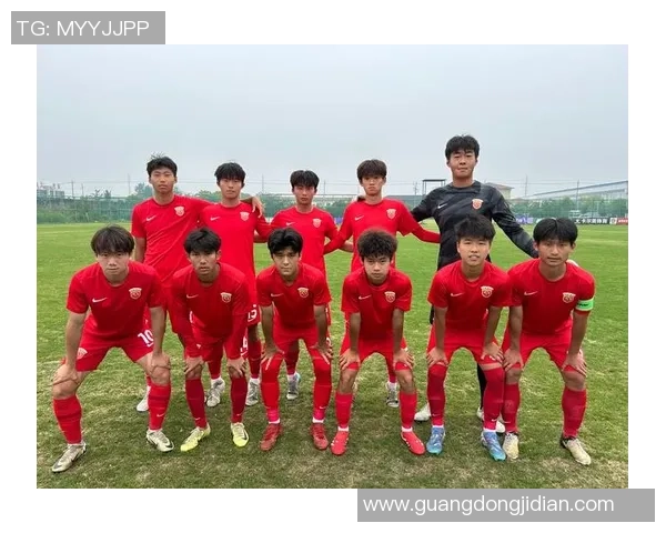 足球比赛人员的角色与职责解析助力球队赢得胜利的关键因素